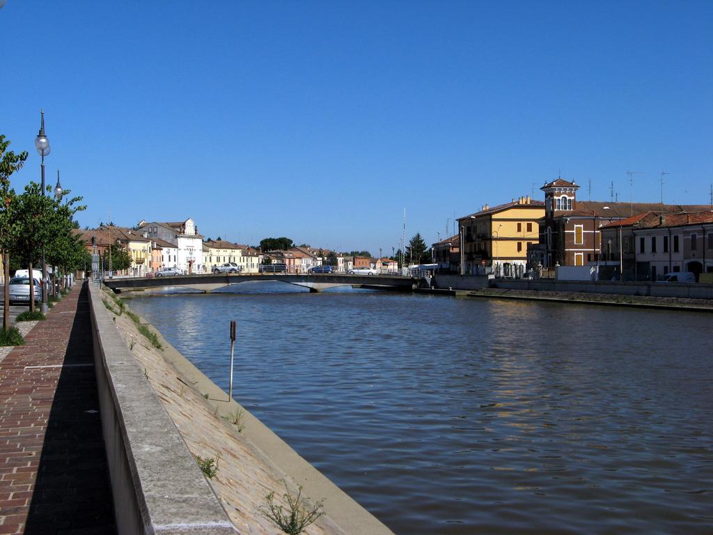 Palazzo Spada - Attico Con Terrazza Vista Fiume In Centro Codigoro Eksteriør bilde